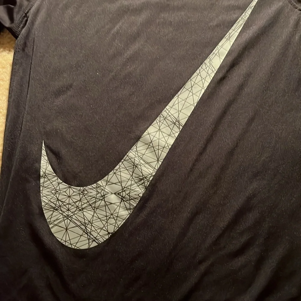 Nike dry fit long sleeve shirt, size medium
